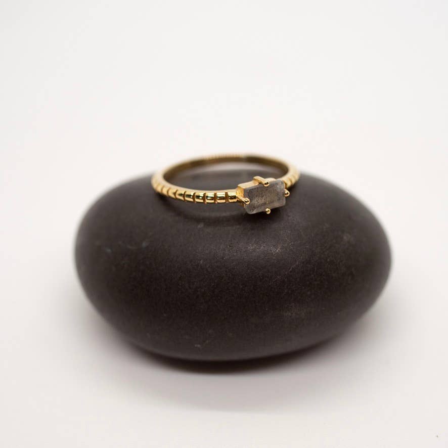 Brass Decorated Prong Stone Ring