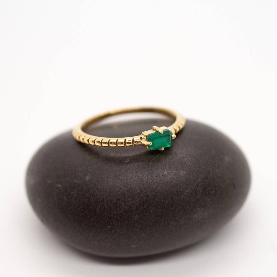 Brass Decorated Prong Stone Ring