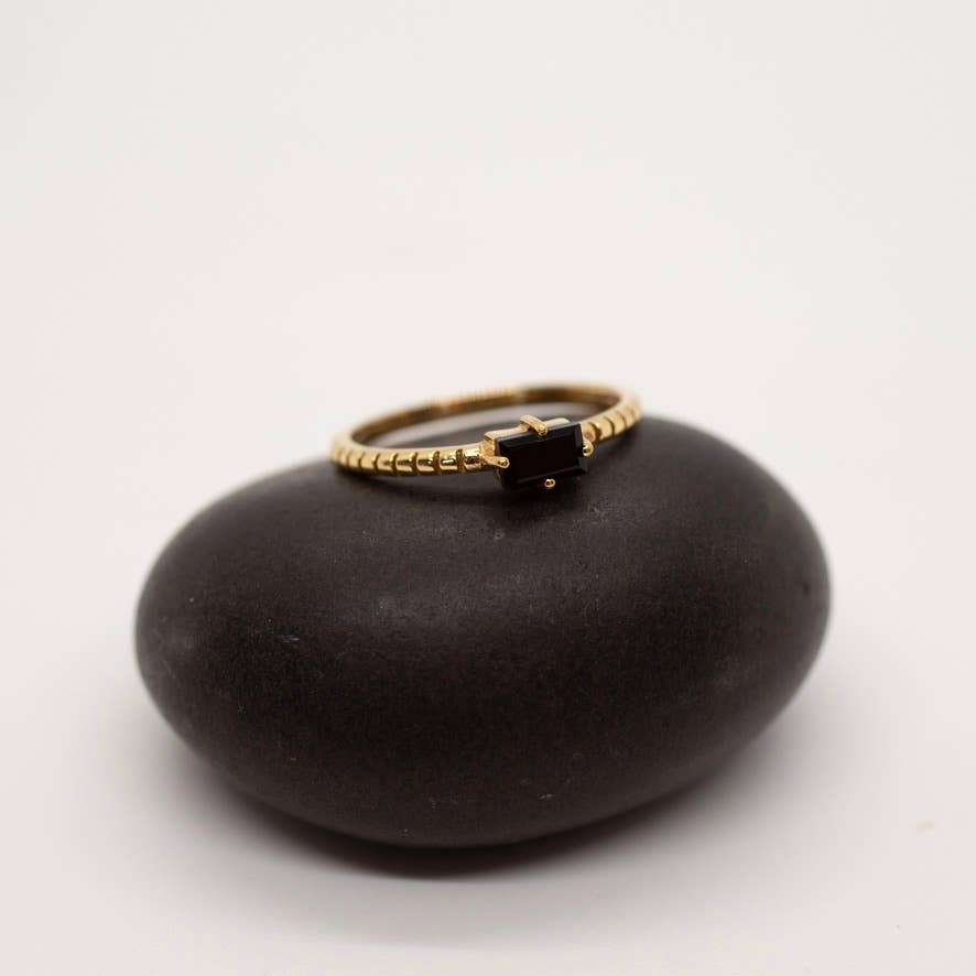 Brass Decorated Prong Stone Ring