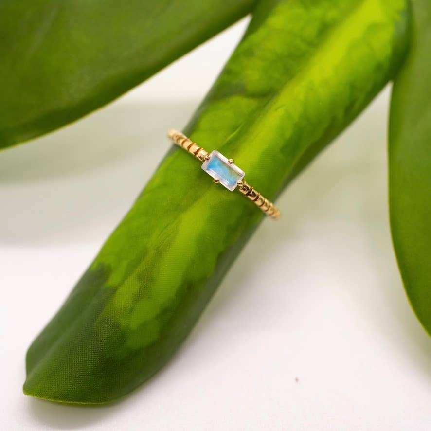 Brass Decorated Prong Stone Ring